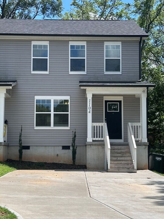 1104 13th Ave Ct NE in Hickory, NC - Building Photo