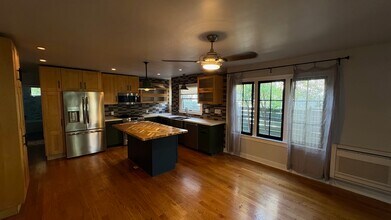 851 N Ogden Dr, Unit 851 in Los Angeles, CA - Foto de edificio - Building Photo