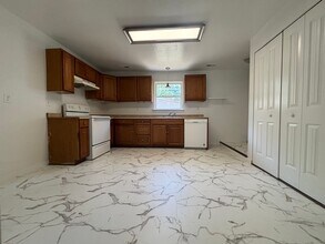 1721 W Florida St in Springfield, MO - Foto de edificio - Building Photo