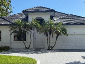 830 Bailey St in Boca Raton, FL - Building Photo
