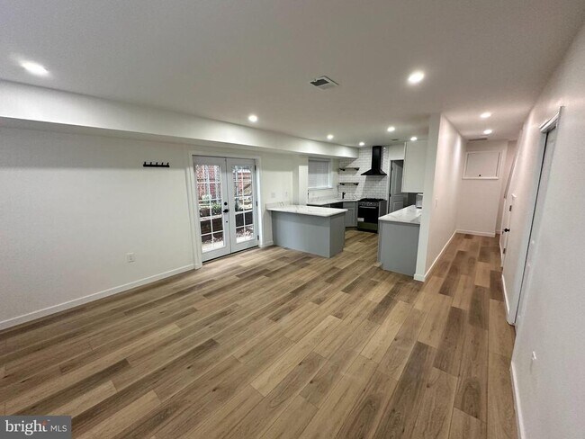 222 Webster St NE, Unit 1 in Washington, DC - Foto de edificio - Building Photo