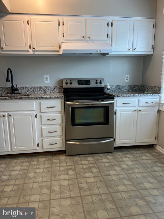 8452 Sandstone Way in Manassas Park, VA - Building Photo - Building Photo