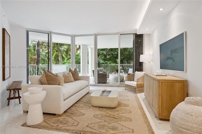 715 Crandon Blvd in Key Biscayne, FL - Building Photo - Building Photo