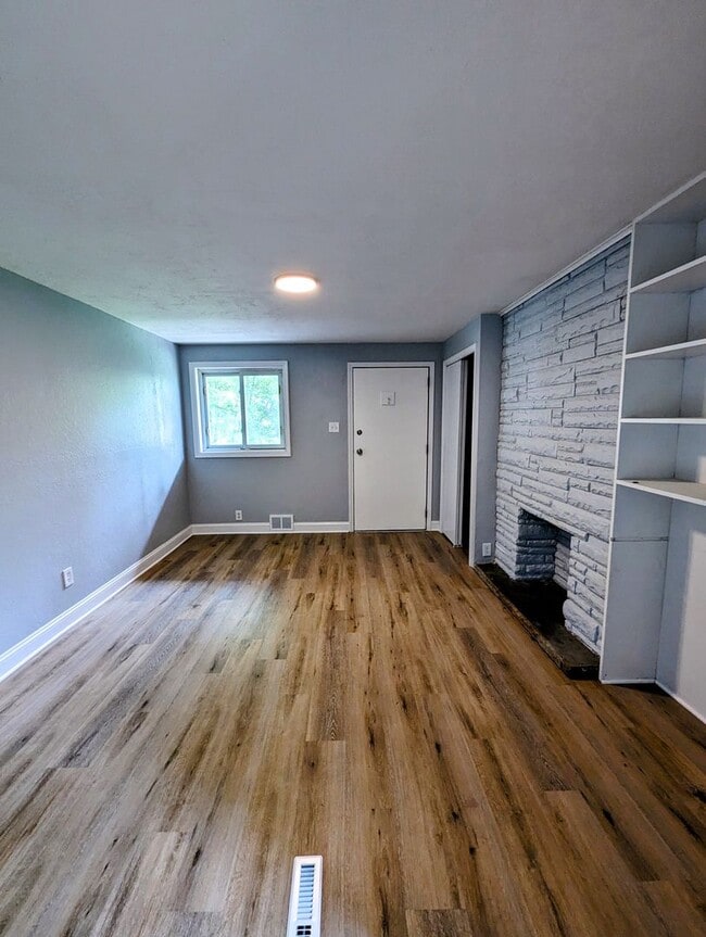 property at 1402 W Sycamore St