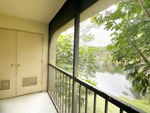 924 SW 9th Street Cir, Unit 206 in Boca Raton, FL - Foto de edificio - Building Photo