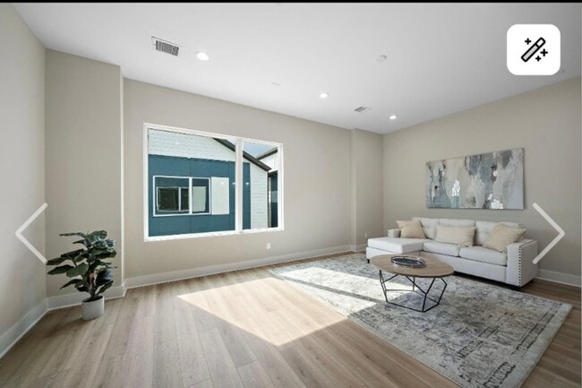 8316 Curry Rd in Houston, TX - Building Photo - Building Photo