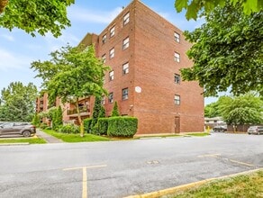 5552 Heritage Dr in Niagara Falls, ON - Building Photo - Building Photo