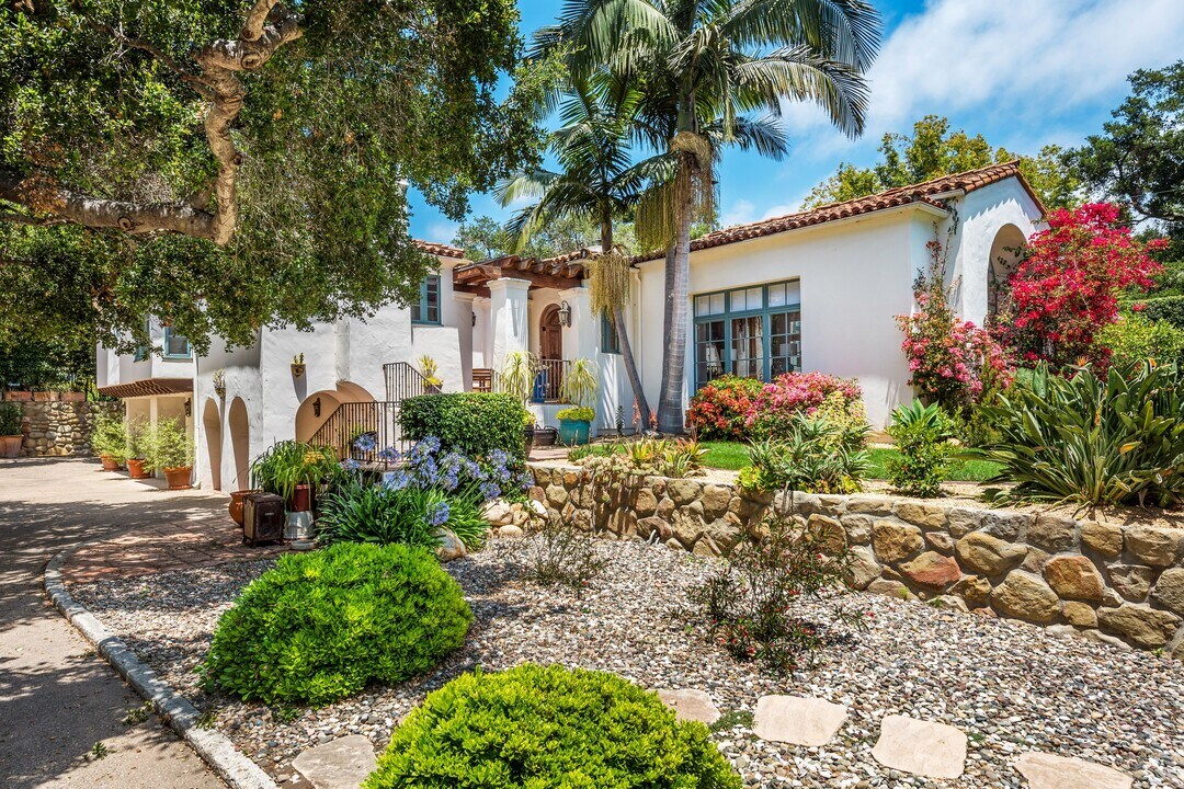 1394 School House Rd in Montecito, CA - Building Photo