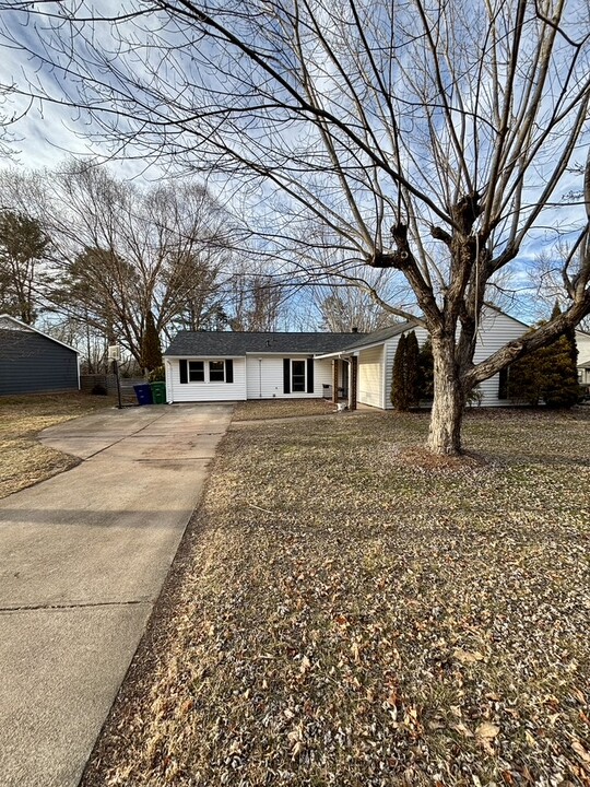 51 Lynwood Cir in Asheville, NC - Building Photo