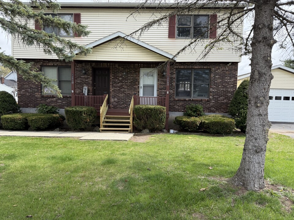 1209 Fort Hunter Rd in Schenectady, NY - Foto de edificio
