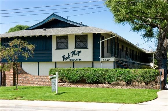 Park Plaza in Temple City, CA - Building Photo