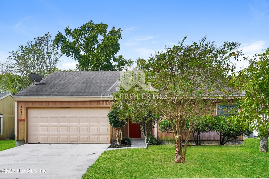 8038 Loch Lomond Ln in Jacksonville, FL - Building Photo
