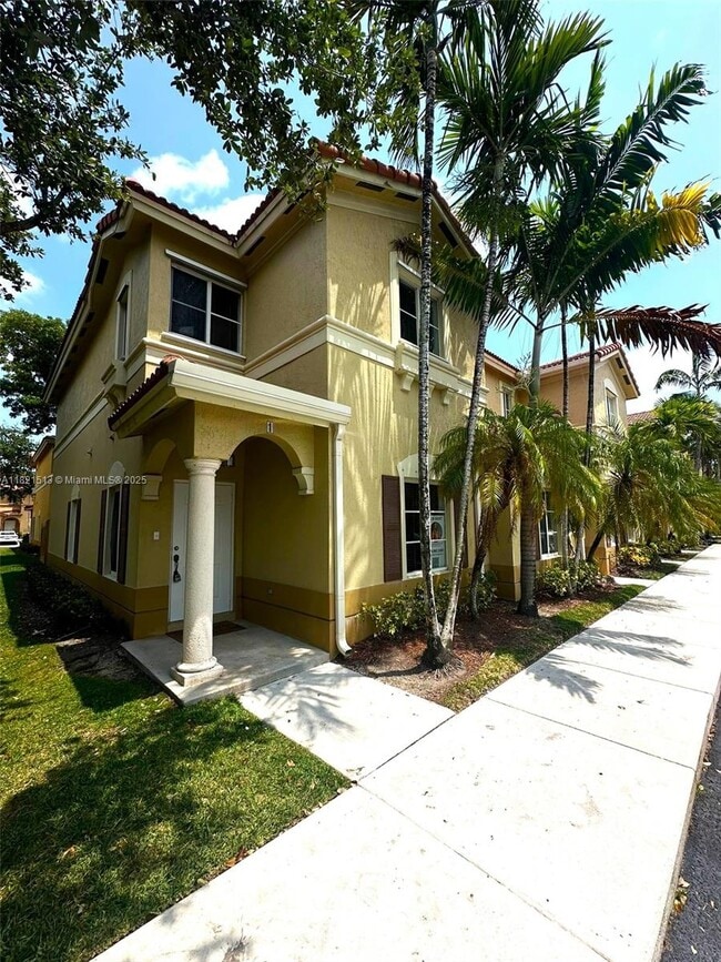 8463 NW 107th Path in Doral, FL - Building Photo - Building Photo