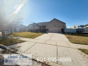 1989 N 2700 W in Clinton, UT - Building Photo - Building Photo