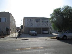 2130 6th Ave in Los Angeles, CA - Foto de edificio - Building Photo