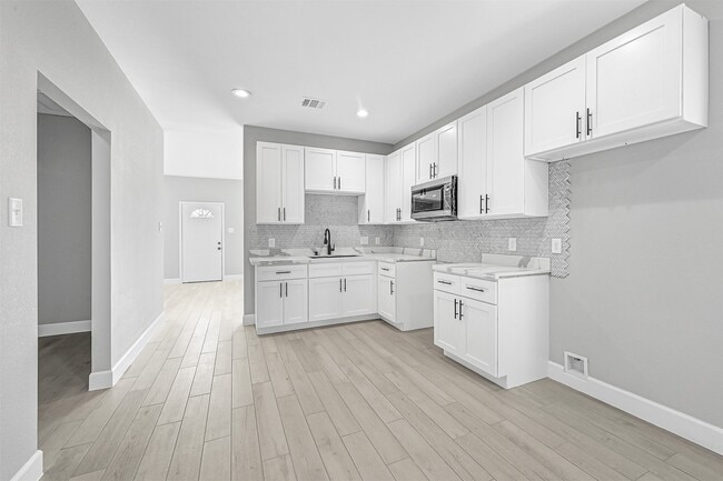 12009 Meadowgreen St