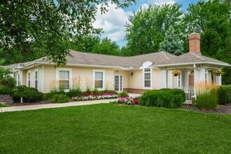 Portside Apartments in Sheffield Lake, OH - Foto de edificio - Building Photo
