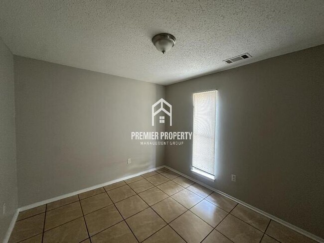 7093 Dokkum Dr in Memphis, TN - Building Photo - Building Photo
