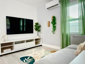 941 SW 29th St, Unit E in Fort Lauderdale, FL - Foto de edificio - Building Photo