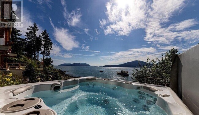 61 Brunswick Beach Rd in Lions Bay, BC - Building Photo - Building Photo