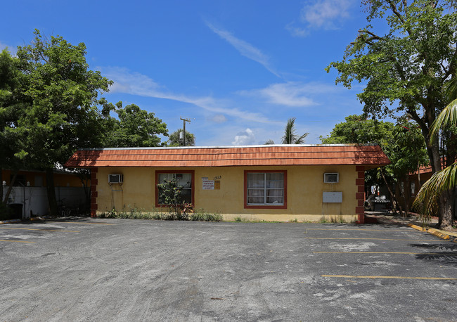 1313-1317 NE 5th Ave in Fort Lauderdale, FL - Building Photo - Building Photo