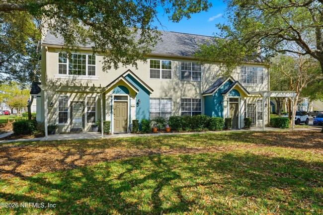property at 13700 Richmond Park Dr N