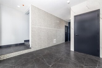 1252 Main St in East Hartford, CT - Building Photo - Building Photo