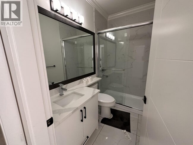 37xx Myrtle St in Burnaby, BC - Building Photo - Building Photo