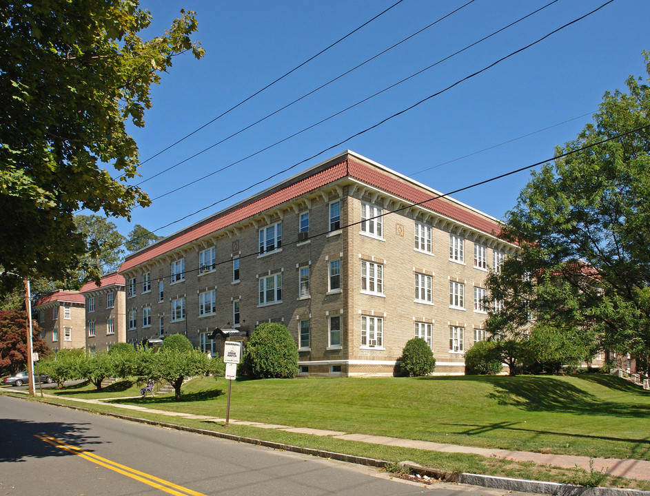 700-702 Farmington Ave in West Hartford, CT - Building Photo