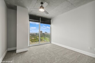 6019 Almeda Rd in Houston, TX - Foto de edificio - Building Photo