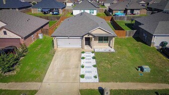 322 Ambrose Avenue in Tyler, TX - Building Photo