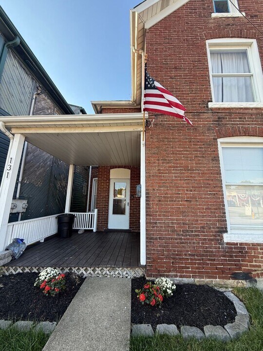 131 W Pike St in Canonsburg, PA - Building Photo