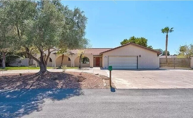 7733 Radcliff St in Las Vegas, NV - Building Photo - Building Photo