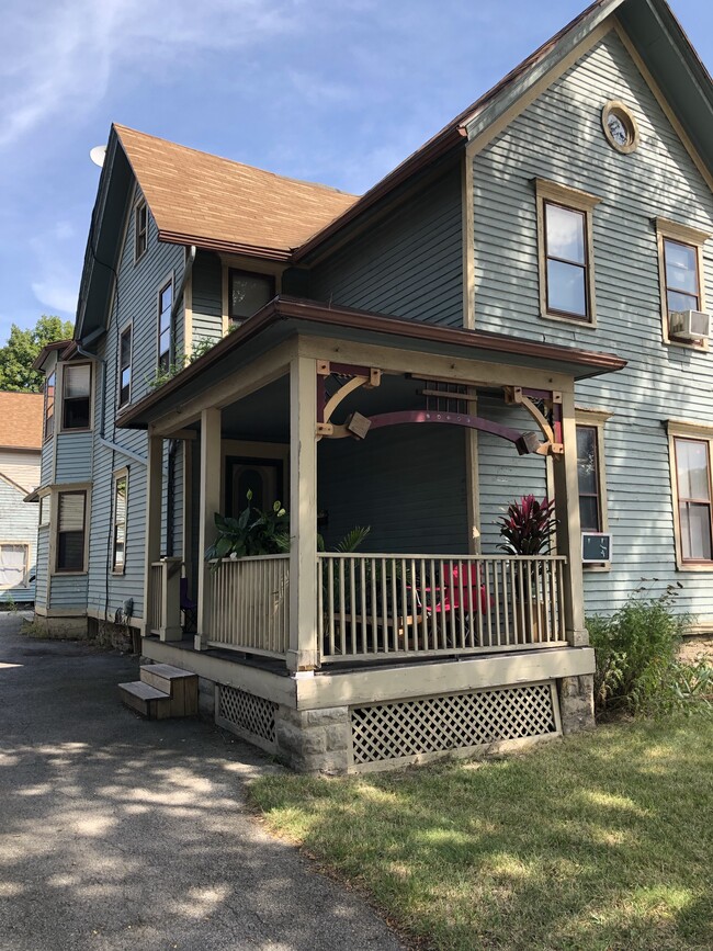 652 University Ave, Unit 652.5