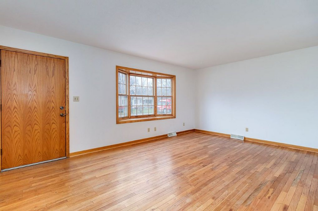 2356 Hawthorne Ct in Bettendorf, IA - Building Photo - Building Photo