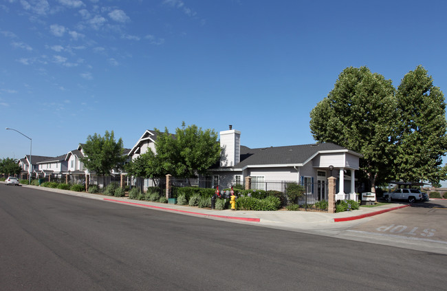 Green Street Townhomes in Dinuba, CA - Building Photo - Building Photo