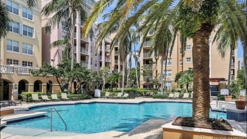 19601 E Country Club Dr in Aventura, FL - Building Photo