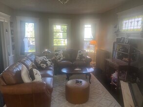 39 Maplewood Ave in West Hartford, CT - Building Photo - Building Photo