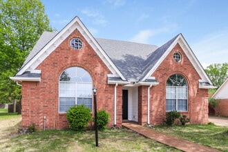 1838 Black Bear Cir E in Memphis, TN - Building Photo - Building Photo