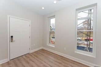 536 Madison Ave-Unit -1 in Albany, NY - Building Photo - Building Photo