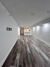 5091 NW 7th St in Miami, FL - Foto de edificio - Building Photo