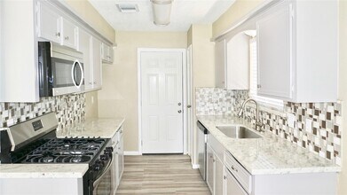 7323 Woodoak Dr in Houston, TX - Building Photo - Building Photo