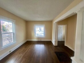 933 Sandusky Ave in Kansas City, KS - Foto de edificio - Building Photo