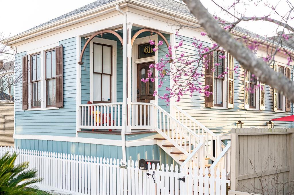 611 16th St in Galveston, TX - Building Photo