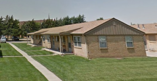 2431 Coronado St in Great Bend, KS - Foto de edificio