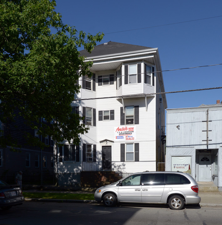 391 Ashley Blvd in New Bedford, MA - Foto de edificio