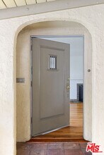 515 N Kings Rd in West Hollywood, CA - Foto de edificio - Building Photo