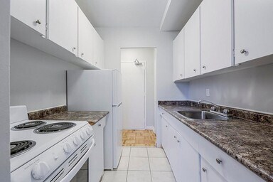 40 Raglan Avenue in Toronto, ON - Building Photo - Building Photo