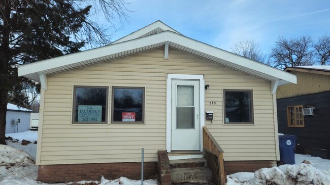 property at 515 E 11th St