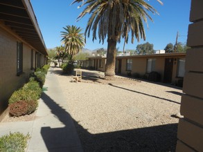 Blair House in Tucson, AZ - Foto de edificio - Building Photo